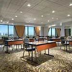 Hilton Houston Plaza/Medical Center 