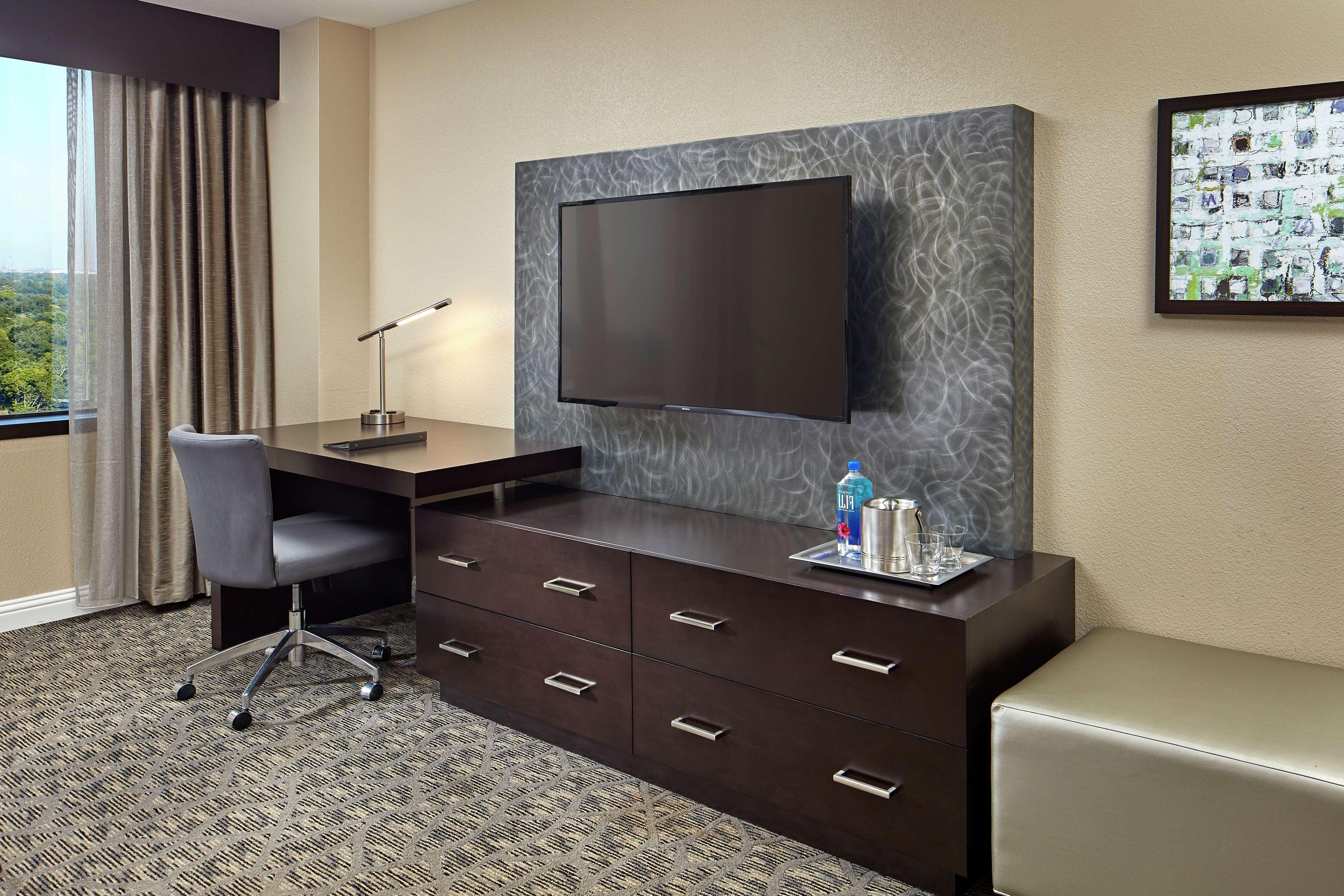 Hilton Plaza/medical Center 4*