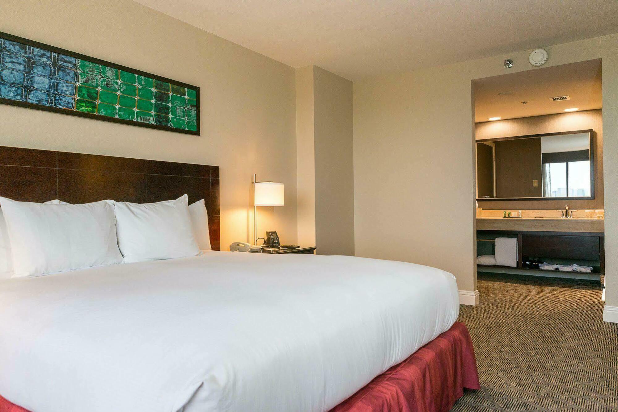 Hilton Plaza/medical Center 4*