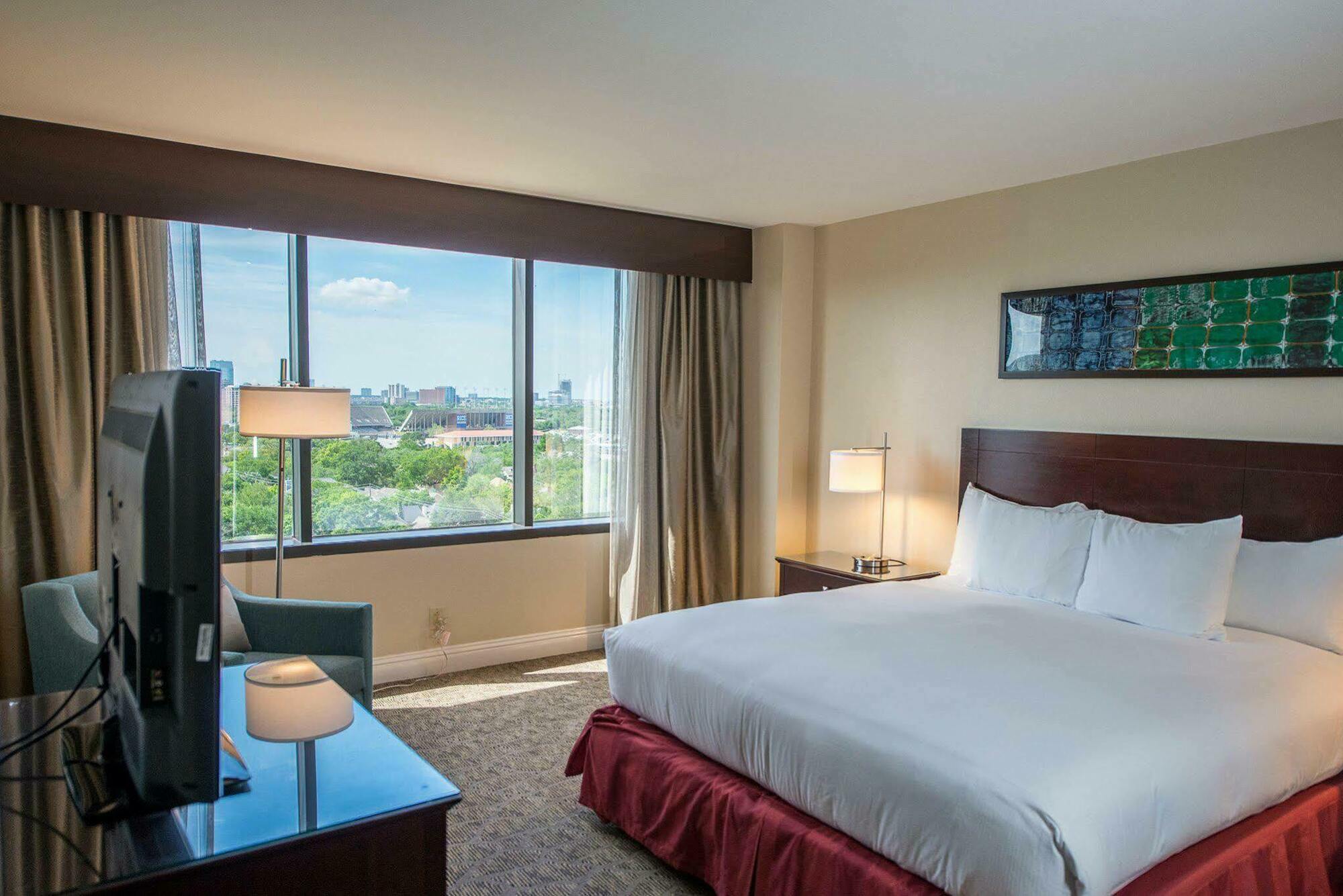Hilton Plaza/medical Center 4*