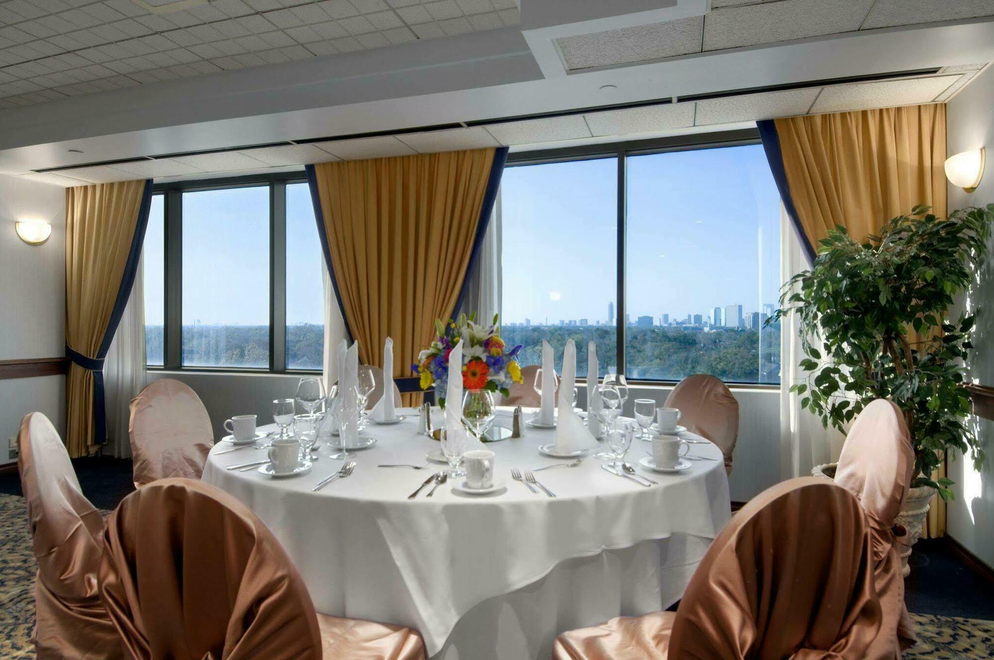 Hilton Plaza/medical Center Hotel 4*
