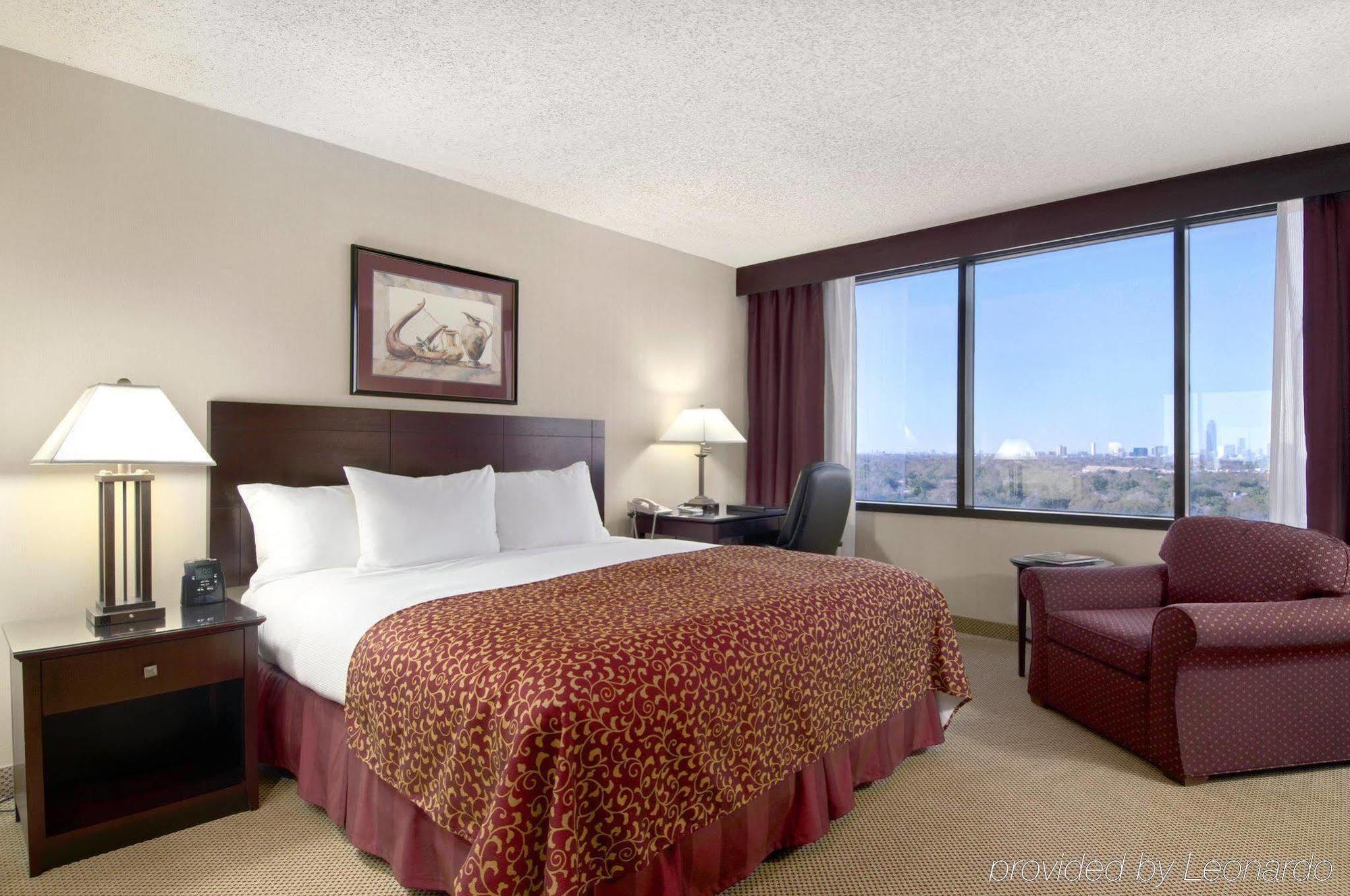 Hilton Plaza/medical Center Hotel 4*